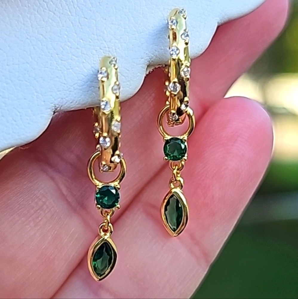 18KT GOLD/925 STERLING SILVER EMERALD GREEN DANGLE HOOPS☆ ST. PATRICK'S DAY ☆NEW